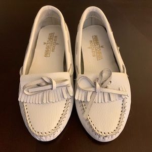 NWOT White Minnetonka Moccasins